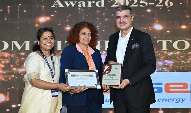 India Mersen HR receiving "Strong Commitment to HR Excellence” 